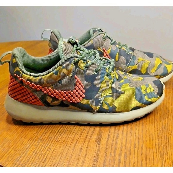 Nike Shoes - Nike Roshe One Sneakers‎ Print Camo Atomic Pink Shoes Athletic